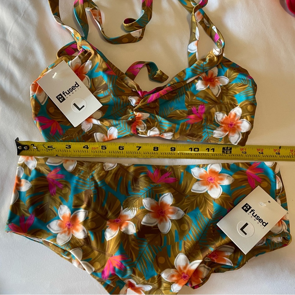 BNWT Fused Hawaii large K top and Large Kona Bottom